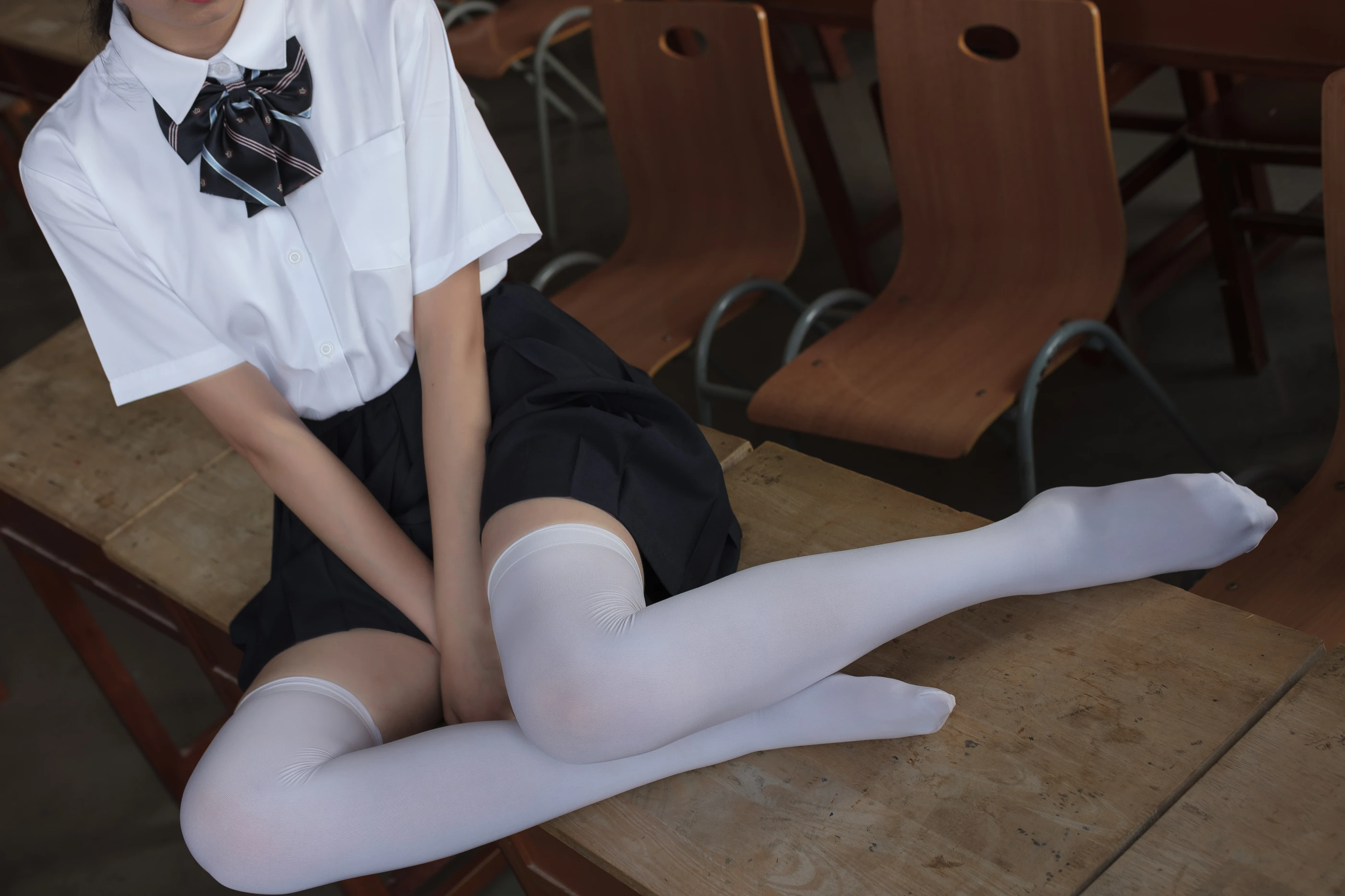 森萝财团 [BETA-022] 教室里的JK白丝少女 [66P]插图